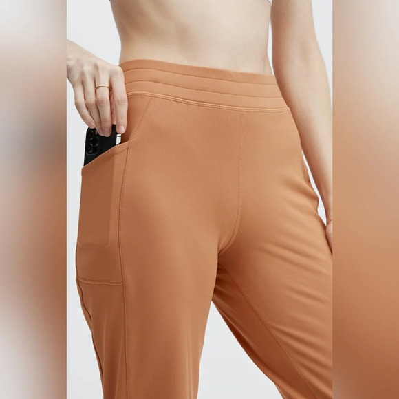 Fabletics-High-Waisted Cold Weather Pocket Jogger - Picture 4 of 7